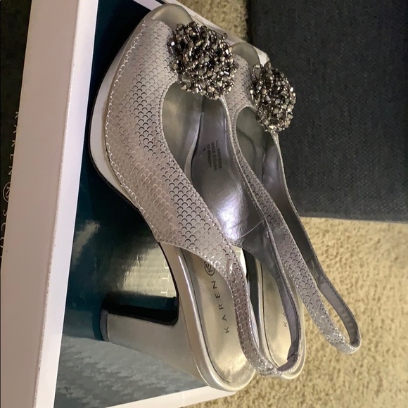 They’re in great condition. Only worn once. - Picture 3 of 4